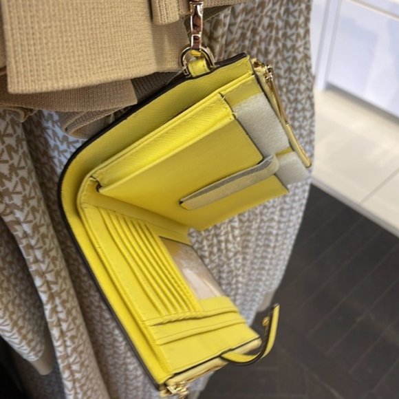 Michael Kors Jet Set Travel Large Double Zip Leather Wristlet Sunshine Yellow - Picture 5 of 16